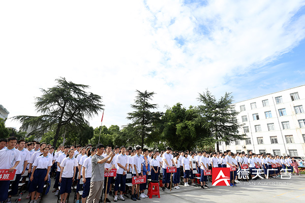 常德市德天廣告有限公司,品牌設(shè)計(jì),活動策劃,影視攝制,廣告設(shè)備租賃,媒體廣告推廣,